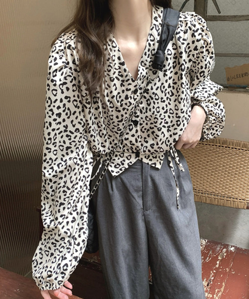 Amulet(アミュレット)の「レオパード柄ブラウス(シャツ/ブラウス・レディース・ホワイト・M/L/XL)」の7枚目の写真