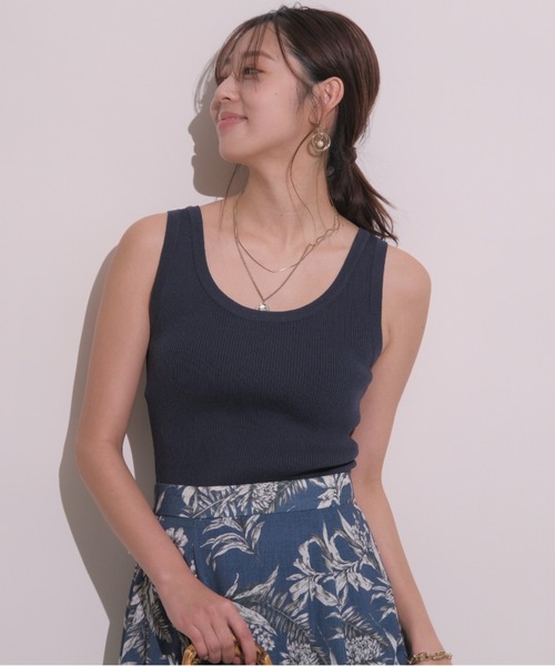 JUSGLITTY（ジャスグリッティー）の「深Vニットアンサンブル