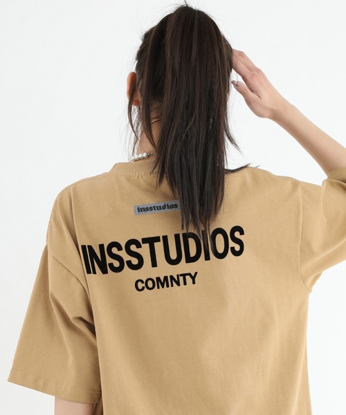 A'GEM9（エージェムナイン）の「A'GEM/9 × .kom『INSstudios/インスステュディオス』バックロゴ 半袖カットソー（Tシャツ/カットソー・メンズ・ホワイト/ブラック/ベージュ/グレー・L）」の4枚目の写真