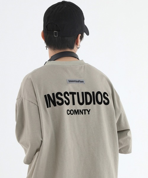 A'GEM9（エージェムナイン）の「A'GEM/9 × .kom『INSstudios/インスステュディオス』バックロゴ 半袖カットソー（Tシャツ/カットソー・メンズ・ホワイト/ブラック/ベージュ/グレー・L）」の3枚目の写真