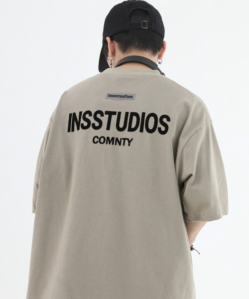 A'GEM9（エージェムナイン）の「A'GEM/9 × .kom『INSstudios/インスステュディオス』バックロゴ 半袖カットソー（Tシャツ/カットソー・メンズ・ホワイト/ブラック/ベージュ/グレー・L）」の7枚目の写真