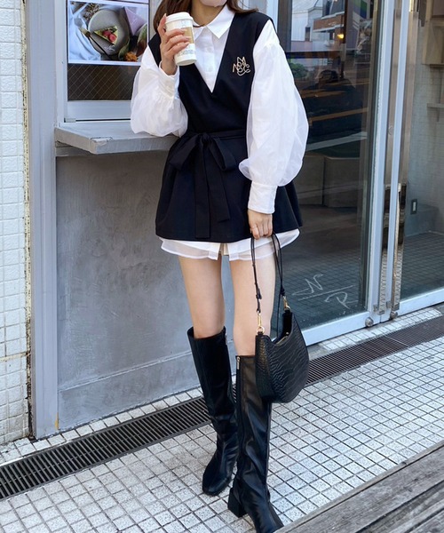 one after another NICE CLAUP（ワンアフターアナザーナイスクラップ）の「新色追加/NCロゴブローチ付きベスト（ベスト・レディース・ブラック/ブラック系その他/アイボリー・FREE）」の9枚目の写真