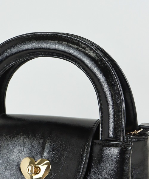 BLUEEAST（ブルーイースト）の「ハートモチーフスクエアバッグ（ハンドバッグ・レディース・ブラック/アイボリー・FREE）」の12枚目の写真