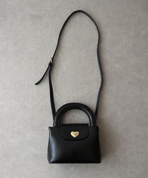 BLUEEAST（ブルーイースト）の「ハートモチーフスクエアバッグ（ハンドバッグ・レディース・ブラック/アイボリー・FREE）」の4枚目の写真