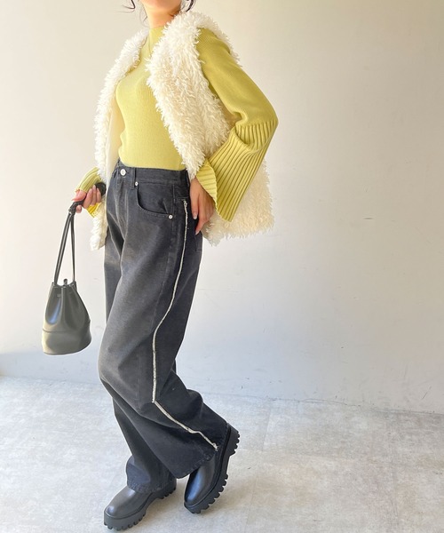 GeeRA(ジーラ)の「サイドラインワイドデニムパンツ(デニムパンツ・レディース・ブルー/ブラック・LARGE/MEDIUM)」の6枚目の写真