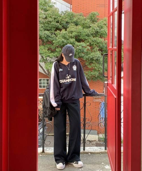 BEIDELLI（ベイデリー）の「[BELLIDE MADE] サッカーデザインオーバーフィットVネックスウェット（スウェット・レディース・ネイビー/グレー系その他・FREE）」の3枚目の写真