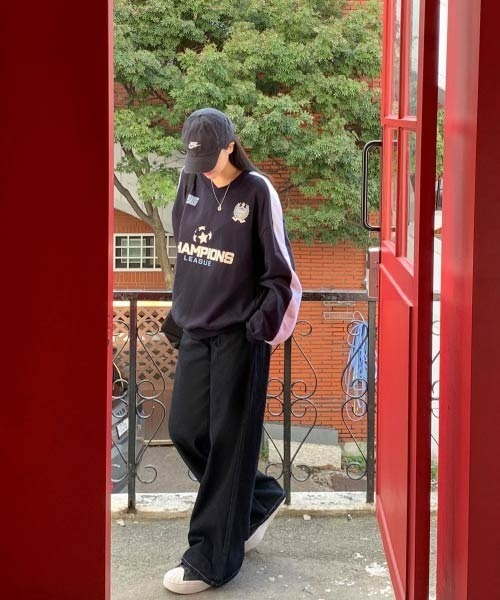 BEIDELLI（ベイデリー）の「[BELLIDE MADE] サッカーデザインオーバーフィットVネックスウェット（スウェット・レディース・ネイビー/グレー系その他・FREE）」の5枚目の写真