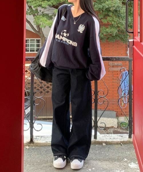 BEIDELLI（ベイデリー）の「[BELLIDE MADE] サッカーデザインオーバーフィットVネックスウェット（スウェット・レディース・ネイビー/グレー系その他・FREE）」の6枚目の写真
