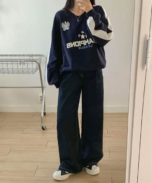BEIDELLI（ベイデリー）の「[BELLIDE MADE] サッカーデザインオーバーフィットVネックスウェット（スウェット・レディース・ネイビー/グレー系その他・FREE）」の7枚目の写真
