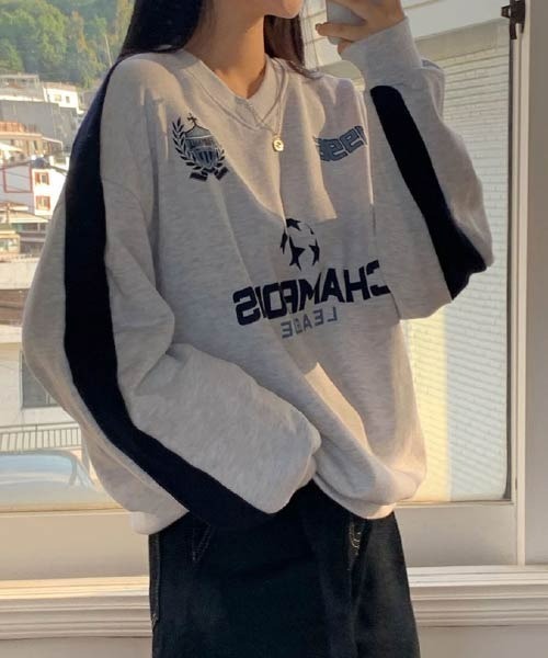 BEIDELLI（ベイデリー）の「[BELLIDE MADE] サッカーデザインオーバーフィットVネックスウェット（スウェット・レディース・ネイビー/グレー系その他・FREE）」の13枚目の写真
