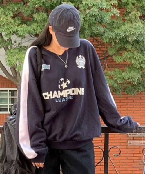 BEIDELLI（ベイデリー）の「[BELLIDE MADE] サッカーデザインオーバーフィットVネックスウェット（スウェット・レディース・ネイビー/グレー系その他・FREE）」の22枚目の写真