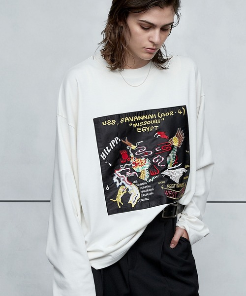 ENDER PRODUCTS(エンダープロダクツ)の「スーベニア刺繍 ビッグシルエットポンチL/Sカットソー【ENDER PRODUCTS/エンダープロダクツ】(Tシャツ/カットソー・メンズ・オフホワイト/スミクロ/ブラック・L/M)」の2枚目の写真