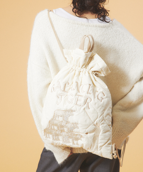 ABAHOUSE（アバハウス）の「スーベニア刺繍キルティングバッグ/GOLF PUNK /ユニセックス（バックパック/リュック・メンズ・ホワイト/グレイッシュブルー/ブラック・フリー）」の2枚目の写真