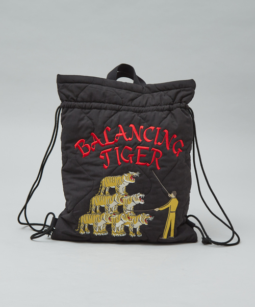 ABAHOUSE（アバハウス）の「スーベニア刺繍キルティングバッグ/GOLF PUNK /ユニセックス（バックパック/リュック・メンズ・ホワイト/グレイッシュブルー/ブラック・フリー）」の5枚目の写真