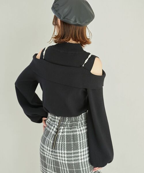 MAJESTIC LEGON（マジェスティックレゴン）の「2wayパールチェーン肩開きニット（ニット/セーター・レディース・ブラック/ライトグレー/アイボリー・MEDIUM）」の12枚目の写真