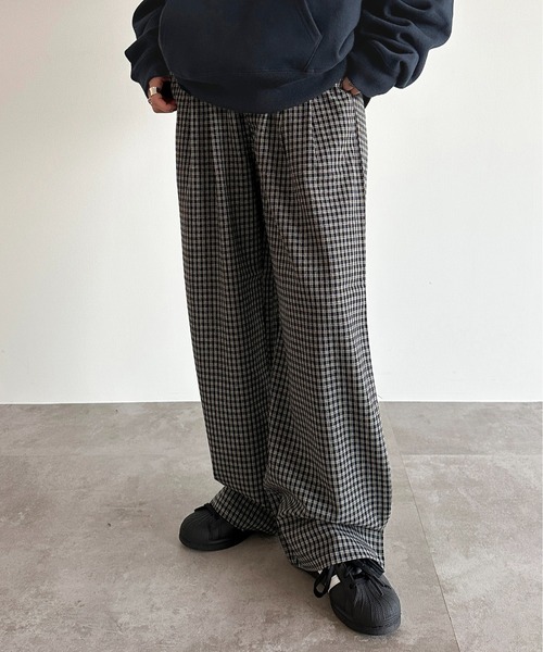 apres jour mignon（アプレジュールミニョン）の「ゆるストレートパンツ【ZOZOTOWN限定アイテム】（スラックス・レディース・モカ/ブルー系その他/ネイビー/チャコールグレー/ブラック・MEDIUM/X-LARGE/SMALL）」の4枚目の写真