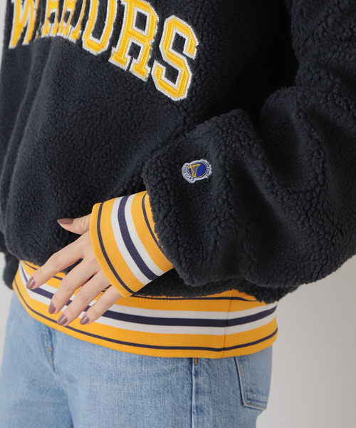 Spick & Span（スピックアンドスパン）の「【OFF THE COURT by NBA（オフザコートバイエヌビーエー）】 TeamLogo Boa Fleece（その他トップス・レディース・グリーン/ネイビー/オレンジ・FREE）」の15枚目の写真