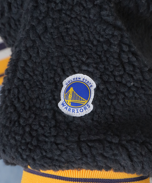 Spick & Span（スピックアンドスパン）の「【OFF THE COURT by NBA（オフザコートバイエヌビーエー）】 TeamLogo Boa Fleece（その他トップス・レディース・グリーン/ネイビー/オレンジ・FREE）」の5枚目の写真