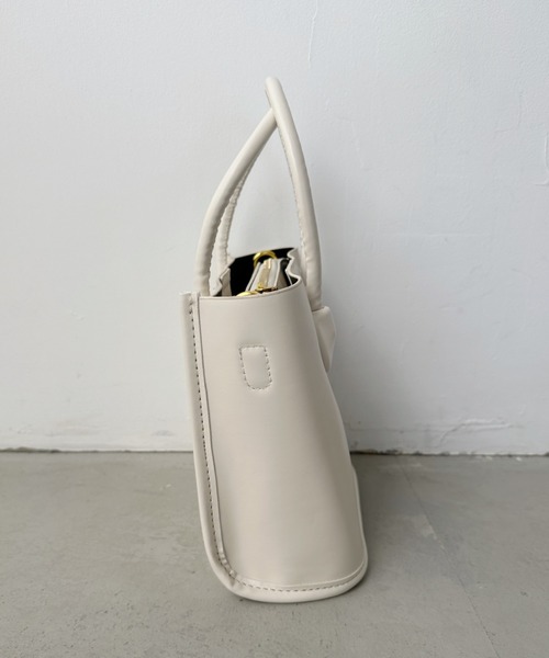 CLEA(クレア)の「【仕切りポーチ付き】コンパクトPUスクエアショルダーバッグ(ショルダーバッグ・レディース・ホワイト/ピンク/ブラック/オリーブ・FREE)」の17枚目の写真