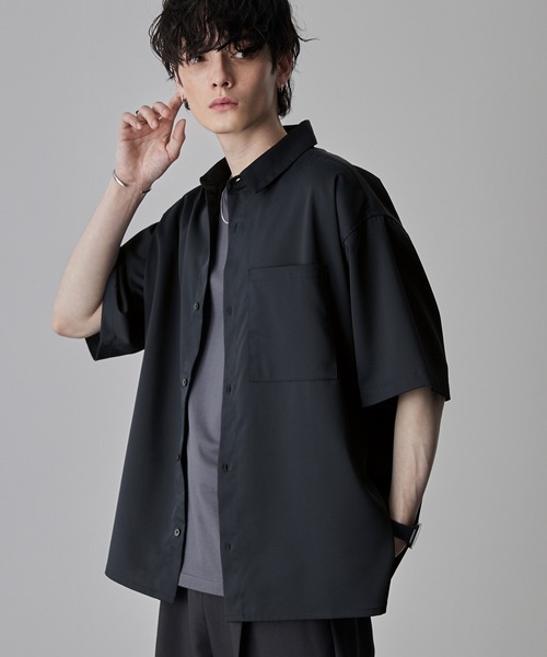 MONO-MART（モノマート）の「綾トロミ オーバーサイズドレープリラクシング半袖シャツ（シャツ/ブラウス・メンズ・アイボリー/ブラック/ブルーグレー/ブルーグリーン/チャコール/モカ/ダークブラウン/ダークネイビー/ライトグレー/バーガンディー・M/L）」の6枚目の写真