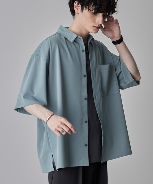 MONO-MART（モノマート）の「綾トロミ オーバーサイズドレープリラクシング半袖シャツ（シャツ/ブラウス・メンズ・アイボリー/ブラック/ブルーグレー/ブルーグリーン/チャコール/モカ/ダークブラウン/ダークネイビー/ライトグレー/バーガンディー・M/L）」の5枚目の写真