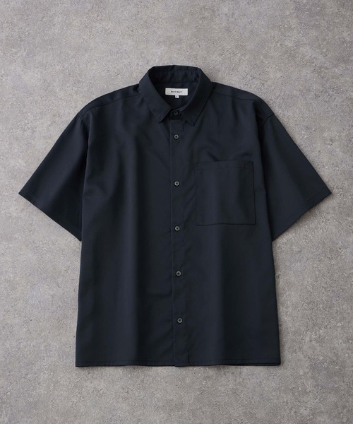 MONO-MART（モノマート）の「綾トロミ オーバーサイズドレープリラクシング半袖シャツ（シャツ/ブラウス・メンズ・アイボリー/ブラック/ブルーグレー/ブルーグリーン/チャコール/モカ/ダークブラウン/ダークネイビー/ライトグレー/バーガンディー・M/L）」の17枚目の写真