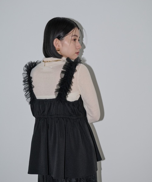 laltramodaラルトラモーダ　フリルショート丈キャミソール　黒　未使用 セール】チュールフリルストラップキャミ（キャミソール