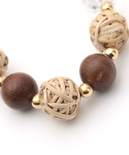 チチカカ(チチカカ)の「クリアラタンボールネックレス(ネックレス・レディース・ブラウン/ベージュ・FREE)」の7枚目の写真