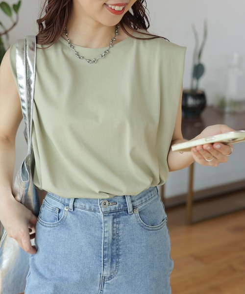 LEPSIM(レプシィム)の「【3つの機能付き】ショルダータックノースリーブ 987484(Tシャツ/カットソー・レディース・オフホワイト/ブラック/ホワイト×ブラック/ライトカーキ・FREE)」の4枚目の写真