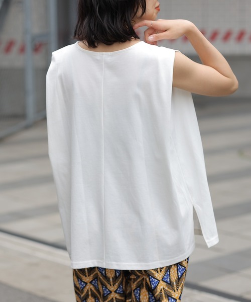 LEPSIM(レプシィム)の「【3つの機能付き】ショルダータックノースリーブ 987484(Tシャツ/カットソー・レディース・オフホワイト/ブラック/ホワイト×ブラック/ライトカーキ・FREE)」の8枚目の写真