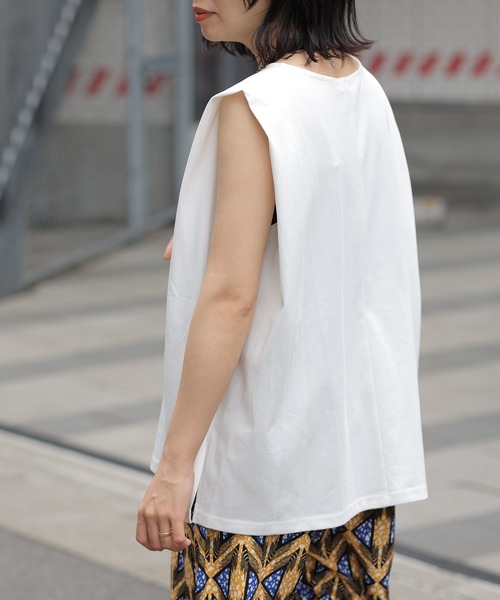 LEPSIM(レプシィム)の「【3つの機能付き】ショルダータックノースリーブ 987484(Tシャツ/カットソー・レディース・オフホワイト/ブラック/ホワイト×ブラック/ライトカーキ・FREE)」の9枚目の写真