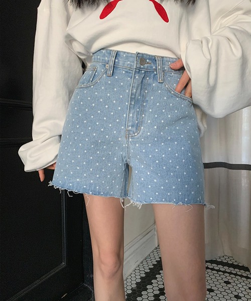 LYEON(リヨン)の「バックハートポケットドット抜染デニムショートパンツ(デニムパンツ・レディース・ブルー/ライトブルー・FREE)」の1枚目の写真