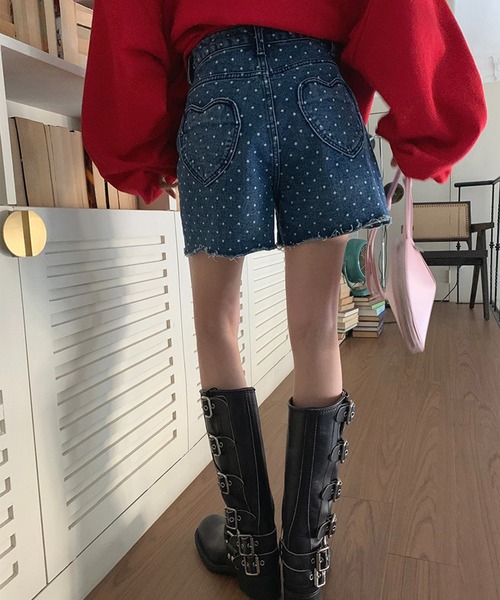 LYEON(リヨン)の「バックハートポケットドット抜染デニムショートパンツ(デニムパンツ・レディース・ブルー/ライトブルー・FREE)」の5枚目の写真