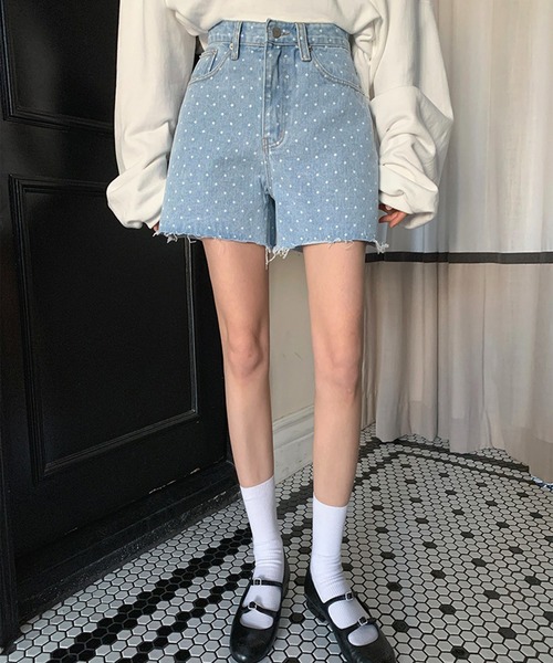 LYEON(リヨン)の「バックハートポケットドット抜染デニムショートパンツ(デニムパンツ・レディース・ブルー/ライトブルー・FREE)」の11枚目の写真