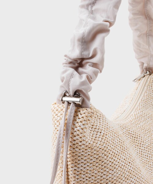 OPAQUE.CLIP(オペークドットクリップ)の「◆【2WAY】雑材ドロストフリルハンドルミドルショルダーバッグ(ショルダーバッグ・レディース・ブルー系4/ブラック系4/ナチュラル/ブラック・00)」の17枚目の写真