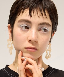 アシンメトリーwavyアクリルピアス