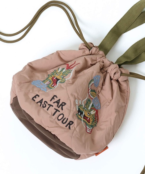 KRIFF MAYER（クリフメイヤー）の「スーベニア刺繍巾着バッグ（ショルダーバッグ・メンズ・パープル/キャメル/ブラック/ピンクベージュ/オリーブ/オフホワイト・FREE）」の6枚目の写真