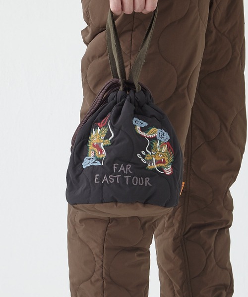 KRIFF MAYER（クリフメイヤー）の「スーベニア刺繍巾着バッグ（ショルダーバッグ・メンズ・パープル/キャメル/ブラック/ピンクベージュ/オリーブ/オフホワイト・FREE）」の3枚目の写真