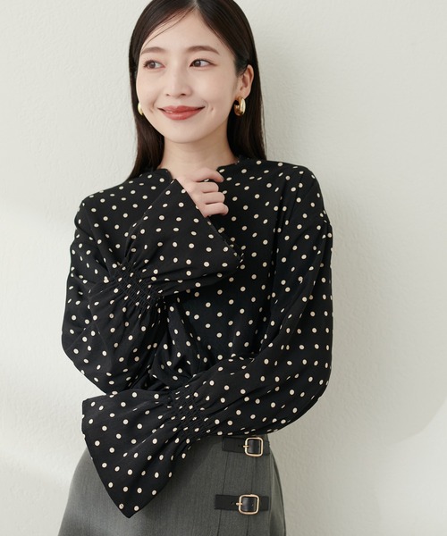 natural couture(ナチュラルクチュール)の「2WAYスカラップブラウス(シャツ/ブラウス・レディース・ブラック/ピンク/ブルー/アイボリー/ボルドー/その他1/その他2/グレイッシュベージュ・FREE)」の8枚目の写真