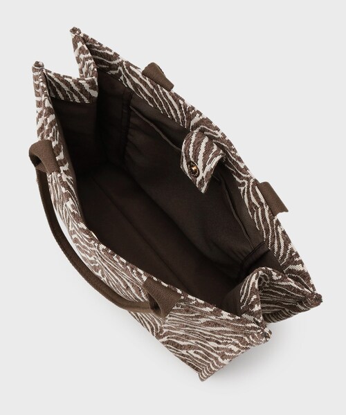 INDIVI(インディヴィ)の「◆【大人気バッグ!/A4収納可能】ジャカードスクエアバッグ(トートバッグ・レディース・チャコール/ダークブラウン系3/ブラック系3/グレー系3・00)」の12枚目の写真