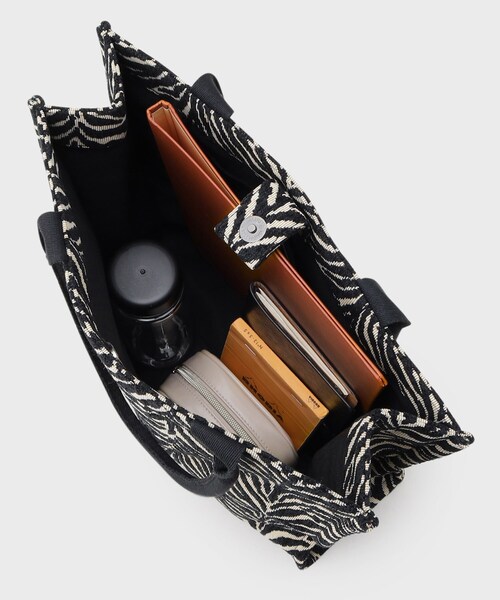 セール】【大人気バッグ！／A4収納可能】ジャカードスクエア