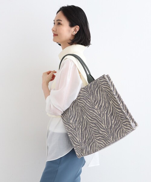 INDIVI(インディヴィ)の「◆【大人気バッグ!/A4収納可能】ジャカードスクエアバッグ(トートバッグ・レディース・チャコール/ダークブラウン系3/ブラック系3/グレー系3・00)」の15枚目の写真