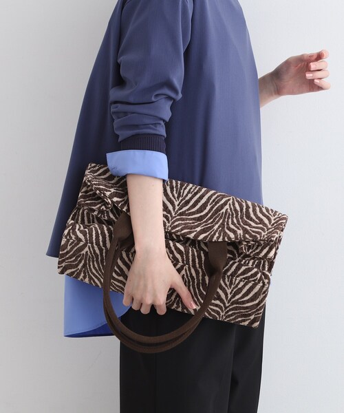 INDIVI(インディヴィ)の「◆【大人気バッグ!/A4収納可能】ジャカードスクエアバッグ(トートバッグ・レディース・チャコール/ダークブラウン系3/ブラック系3/グレー系3・00)」の20枚目の写真