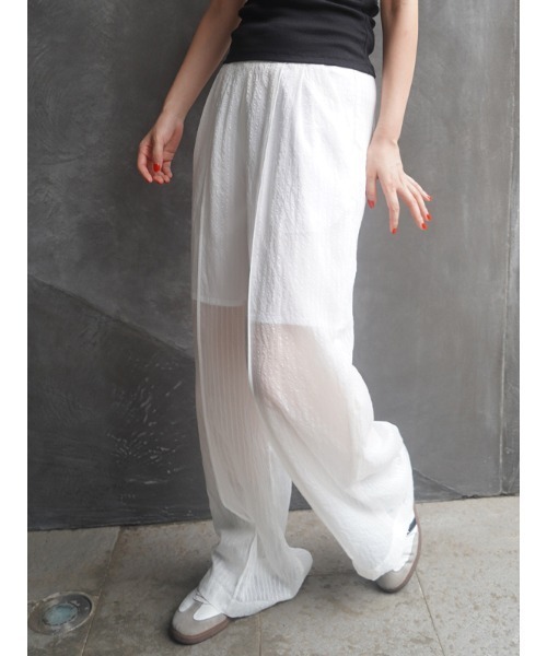 CHAROL(シャロル)の「シアーストライプパンツ(その他パンツ・レディース・ホワイト/ブラック・S/M)」の1枚目の写真