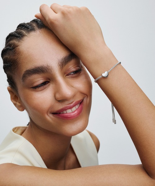 ほぼ未使用　PANDORA シルバーバングル チャーム付き オープナブル & エングレイバブル ラブ ロケット シルバー