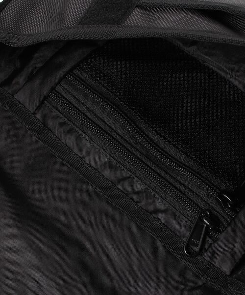 NEW ERA（ニューエラ）の「【UNIVERSAL OVERALL/ユニバーサルオーバーオール】ワンポイントロゴショルダーバッグ（ショルダーバッグ・メンズ・ブラック・FREE）」の4枚目の写真