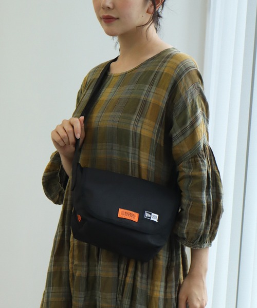 NEW ERA（ニューエラ）の「【UNIVERSAL OVERALL/ユニバーサルオーバーオール】ワンポイントロゴショルダーバッグ（ショルダーバッグ・メンズ・ブラック・FREE）」の5枚目の写真