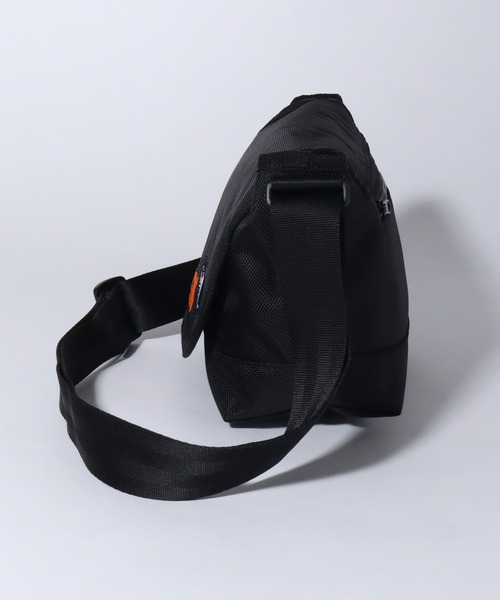 NEW ERA（ニューエラ）の「【UNIVERSAL OVERALL/ユニバーサルオーバーオール】ワンポイントロゴショルダーバッグ（ショルダーバッグ・メンズ・ブラック・FREE）」の17枚目の写真