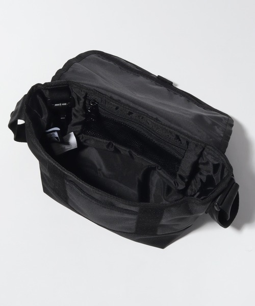 NEW ERA（ニューエラ）の「【UNIVERSAL OVERALL/ユニバーサルオーバーオール】ワンポイントロゴショルダーバッグ（ショルダーバッグ・メンズ・ブラック・FREE）」の20枚目の写真