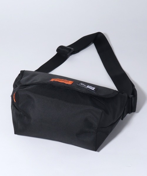 NEW ERA（ニューエラ）の「【UNIVERSAL OVERALL/ユニバーサルオーバーオール】ワンポイントロゴショルダーバッグ（ショルダーバッグ・メンズ・ブラック・FREE）」の19枚目の写真